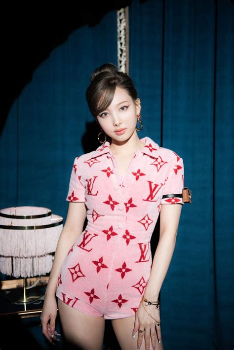 nayeon louis vuitton one piece